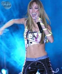 **tinuta zilei** - Deyutza_RbD - Anahi